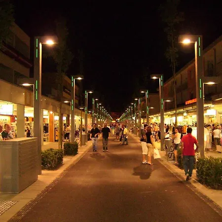 Bright Close To The Sea ביביונה