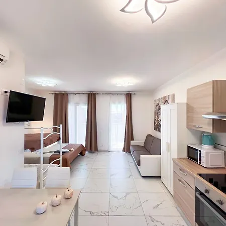 Bright Close To The Sea Daire