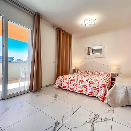 Bright Close To The Sea Daire *